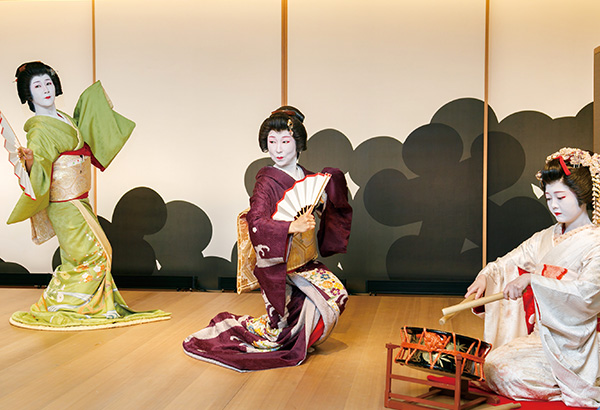 浅草芸者の踊り