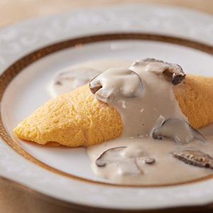 チーズオムレツ キノコクリームソース