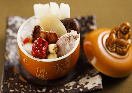 新潟県産旨米豚 白瓜 フカヒレを使用しじっくり蒸し上げた壺蒸しスープ
