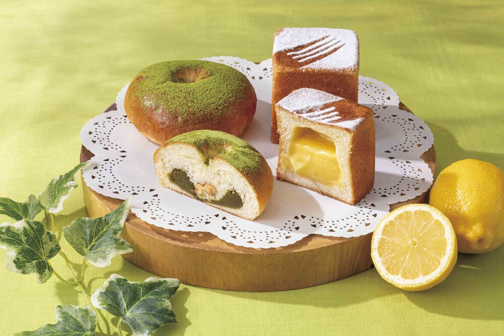 左から抹茶あんぱん、瀬戸内レモンクリームパン