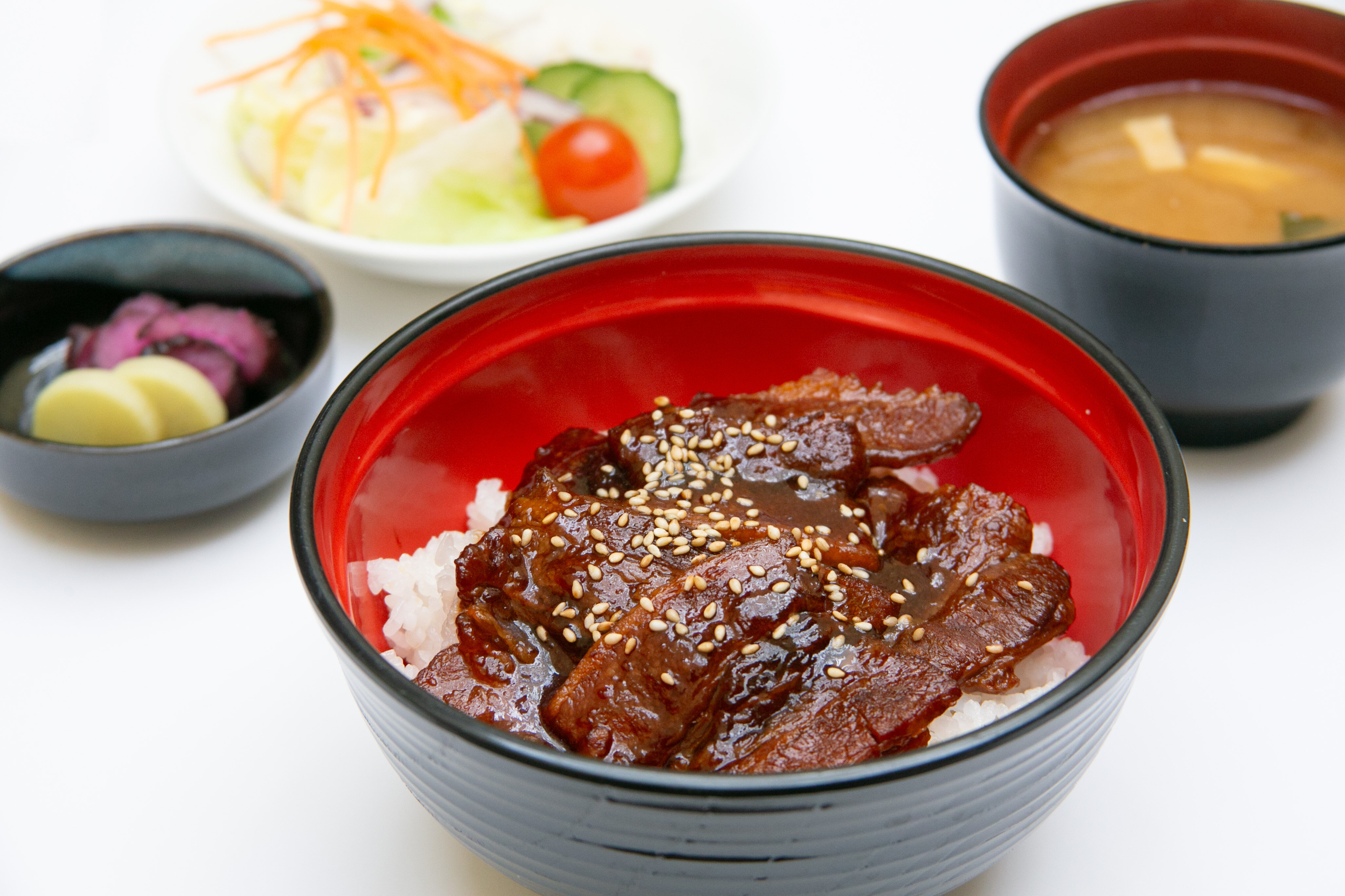 豚バラ炙り焼肉丼