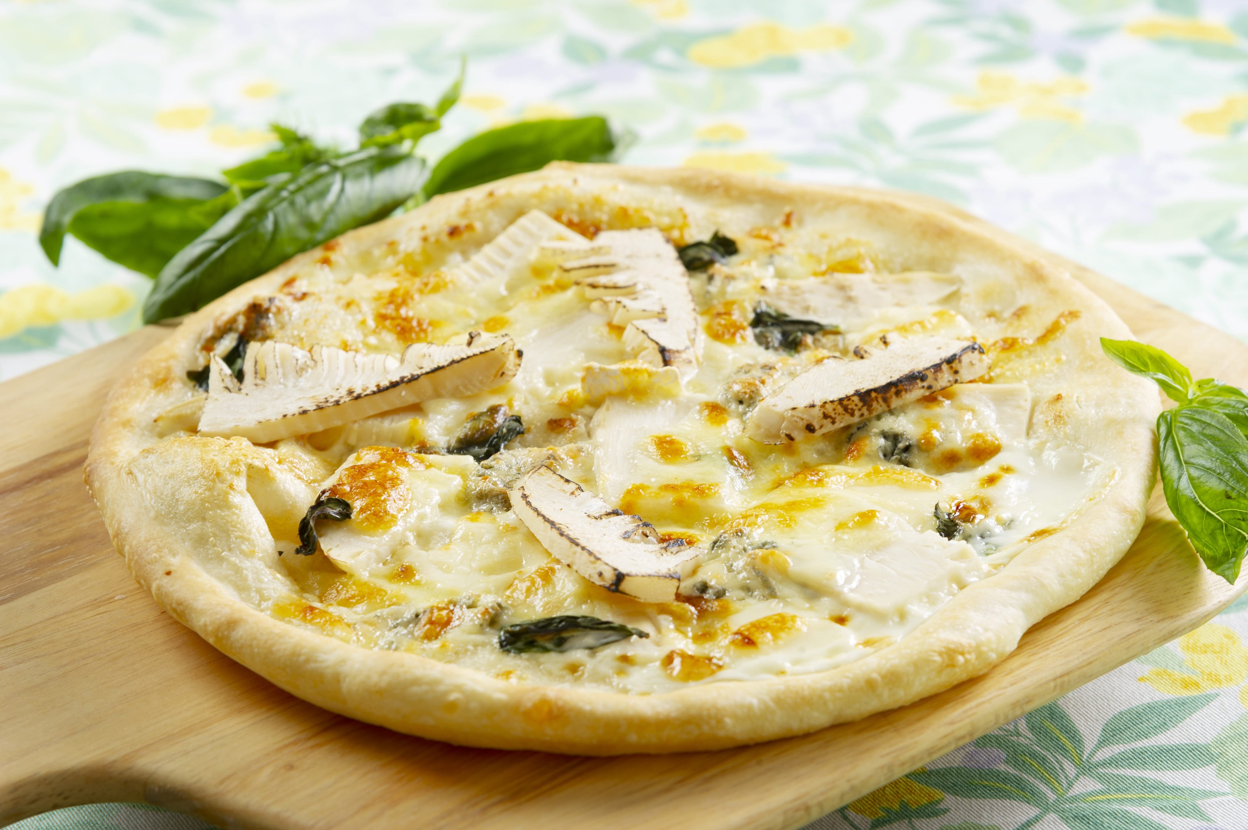 北海道産チーズと筍のピッツァ