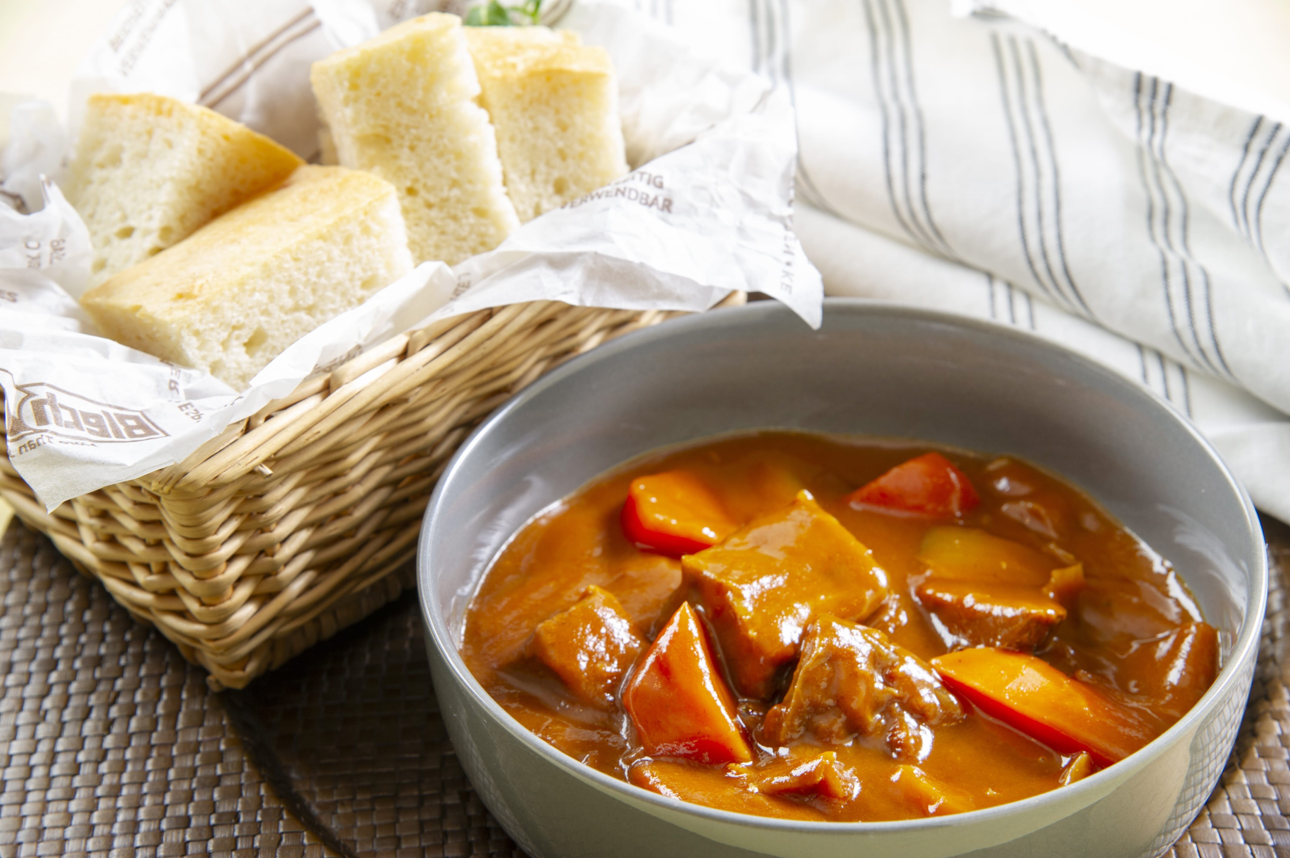 北海道産牛のビーフシチュー<br>北海道産小麦の自家製フォカッチャ