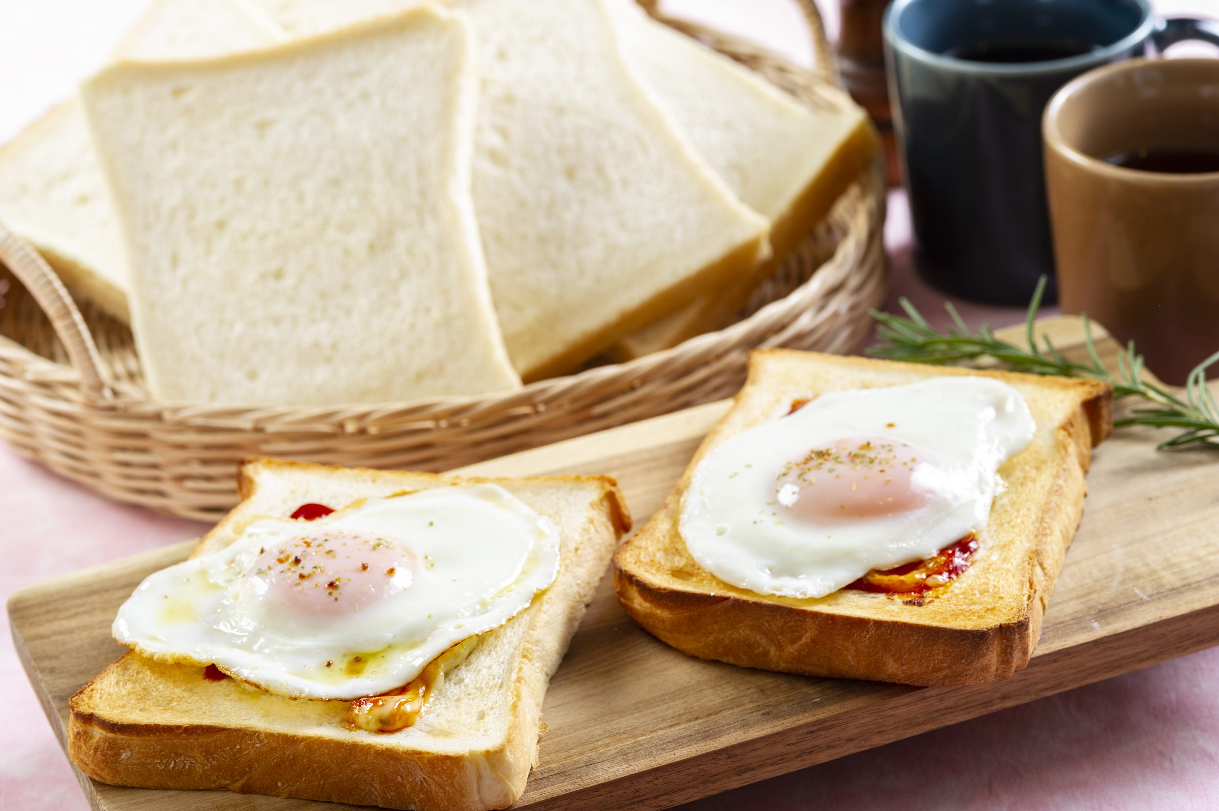 「おかめや」の目玉焼きトースト